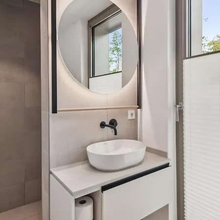 2 Bedroom Beautiful In Tossens Apartment *